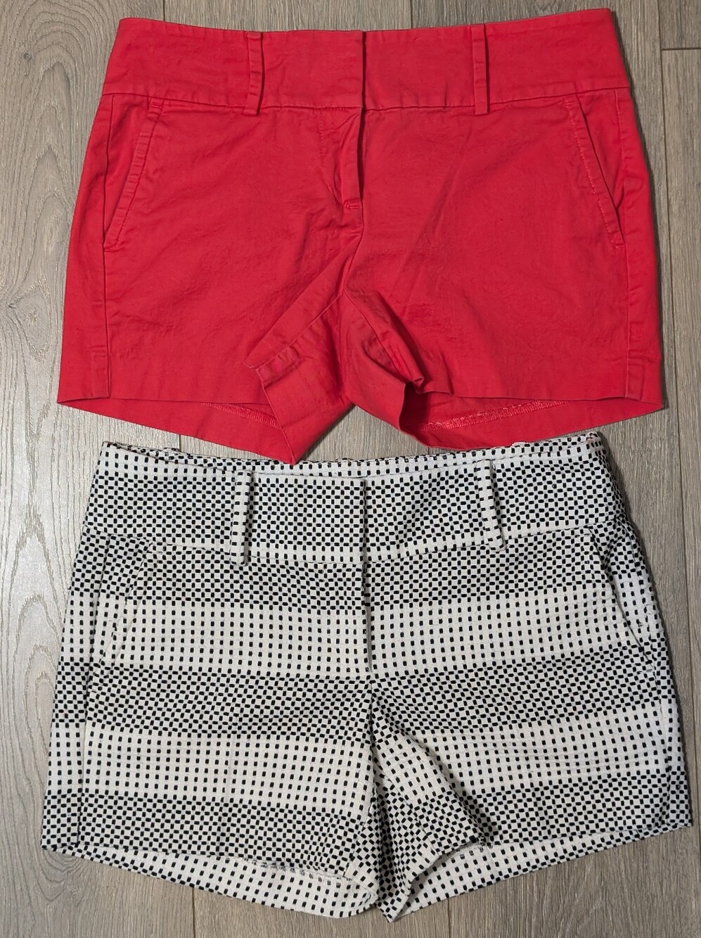 Ann Taylor Signature Bundle of 2 Shorts•Hot Coral & Black White Print•Size 2P🏁